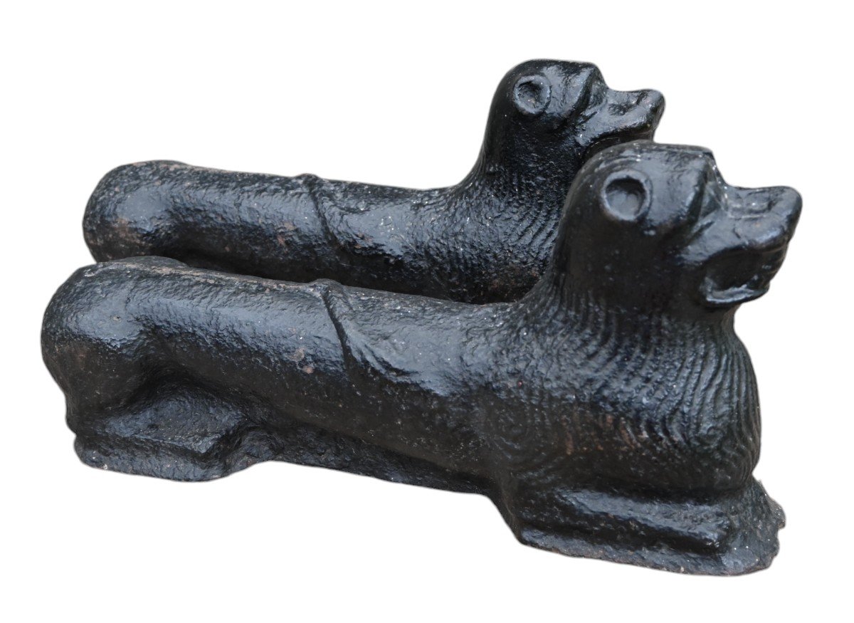 Rare Pair Of Cast Iron Andirons In The Shape Of A Lying Dog, Wallonia (belgium), 16th Century-photo-3