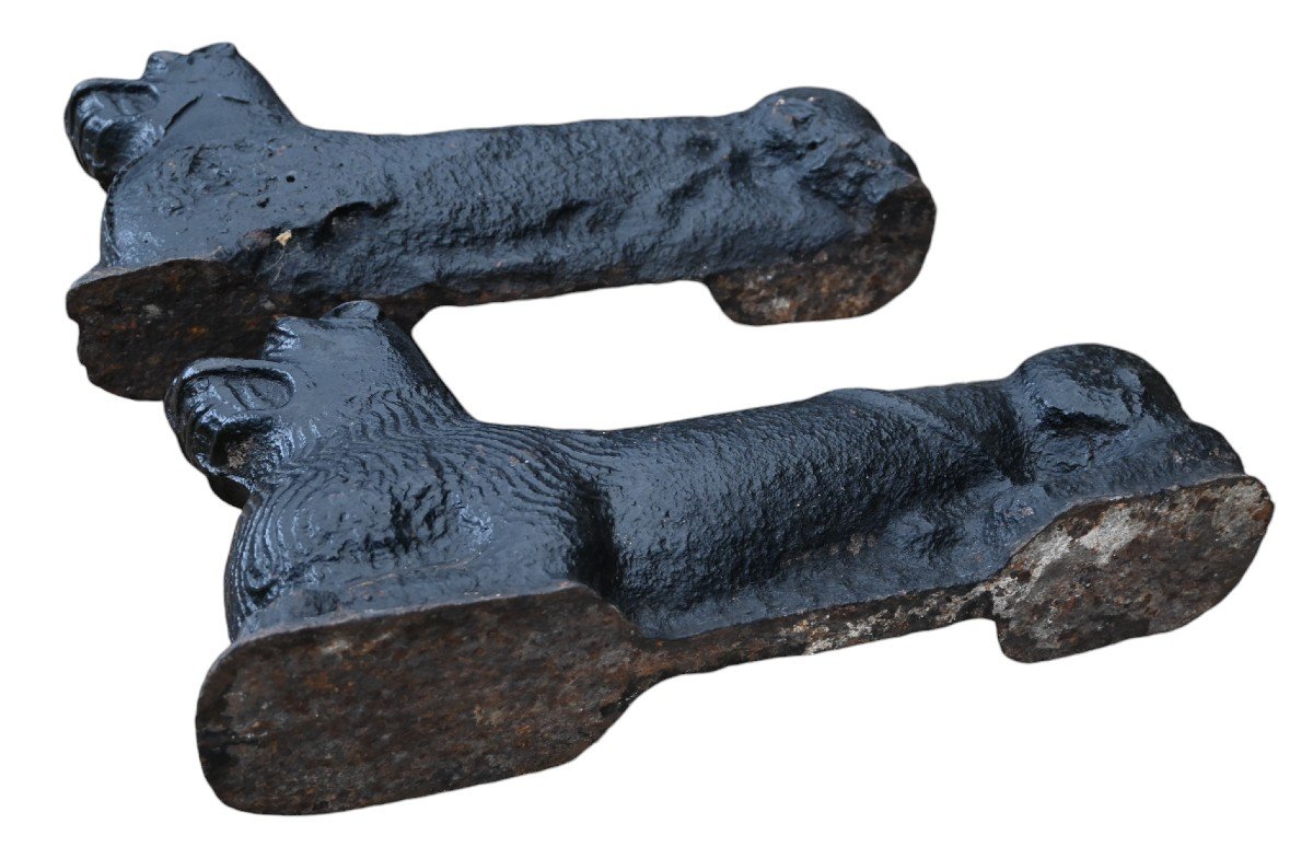 Rare Pair Of Cast Iron Andirons In The Shape Of A Lying Dog, Wallonia (belgium), 16th Century-photo-1