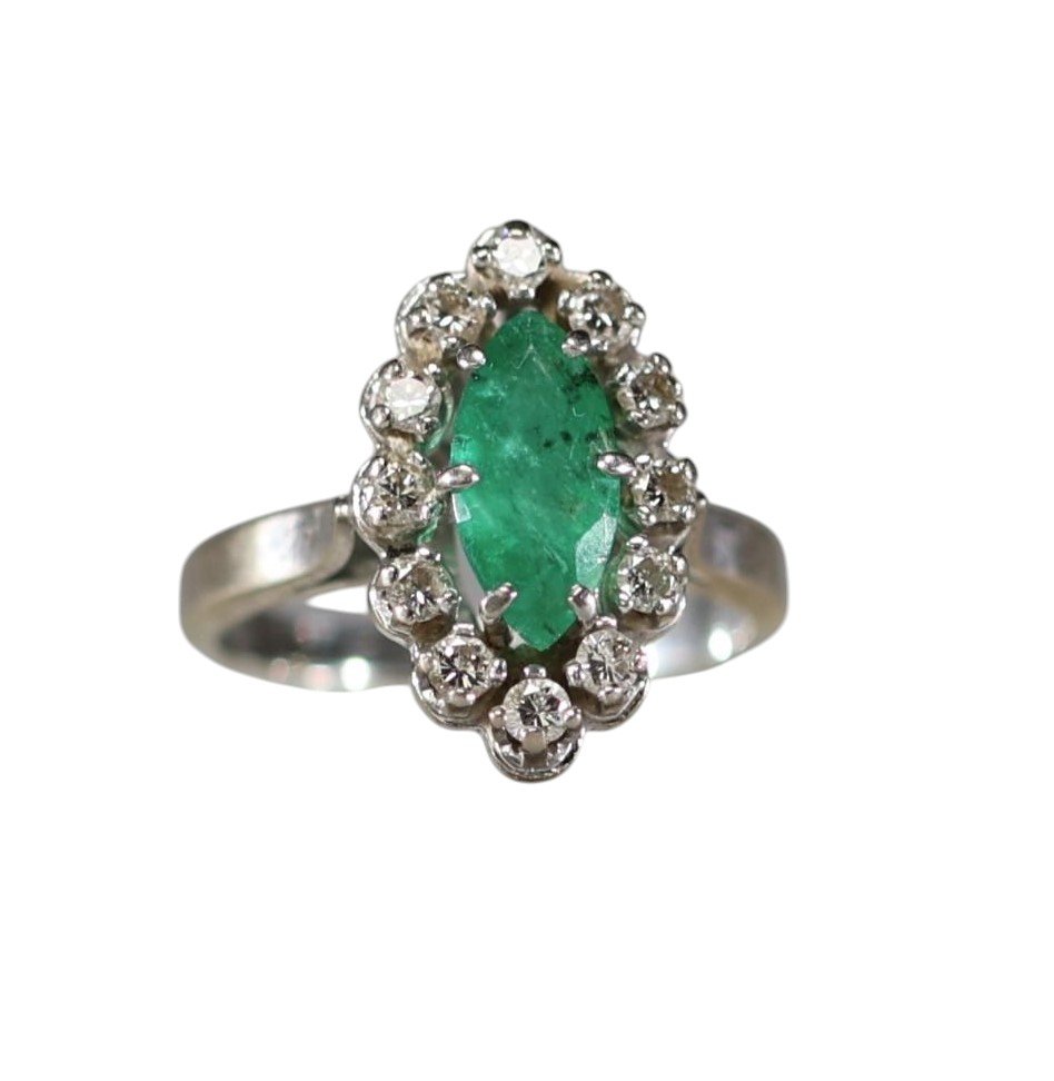 18k White Gold Ring With Emerald And Diamonds