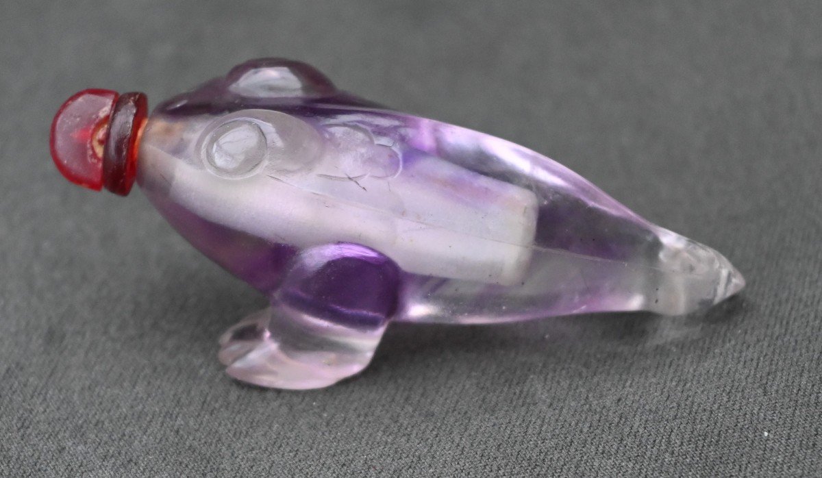 Chinese Snuff Bottle In Carved Amethyst-photo-2