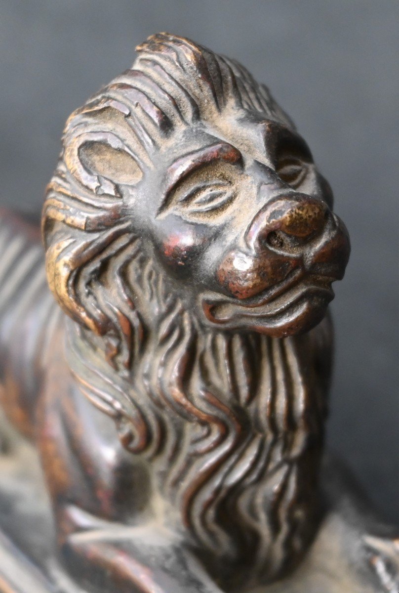 Lion assis" Bronze XVIIIeme siécle-photo-1