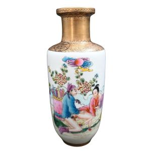 Porcelain Vase With Erotic Representation - China - Republic Period (1912-1949)