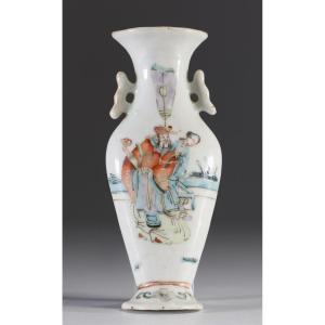 China - Polychrome Porcelain Bouquet Holder With Decor, Canton, 19th Century.