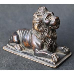 Bonze 18th Century Sitting Lion