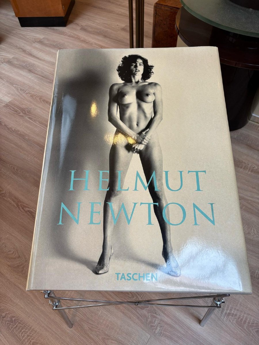 Helmut Newton Sumo Relié Avec Son Présentoir Philippe Starck