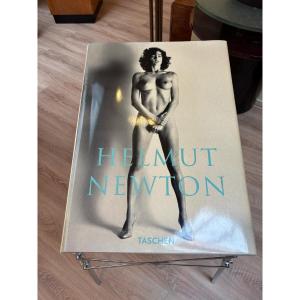 Helmut Newton Sumo Relié Avec Son Présentoir Philippe Starck