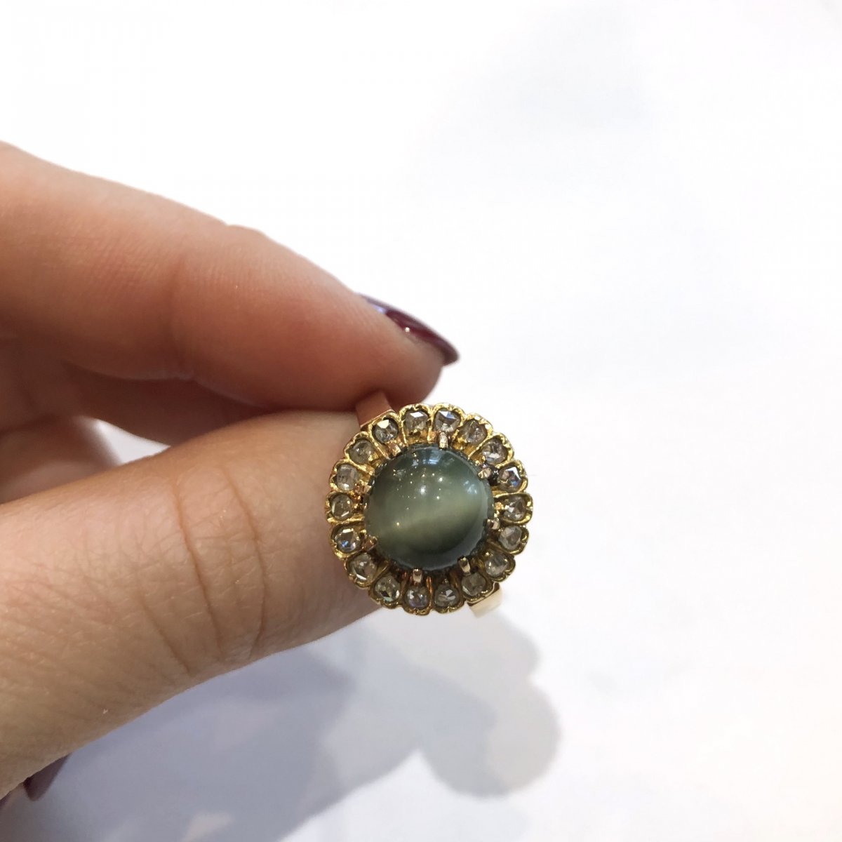 Bague Marguerite Cabochon Chrysoberyl Oeil De Chat Diamants Tailles En Rose Fin 19eme Bagues