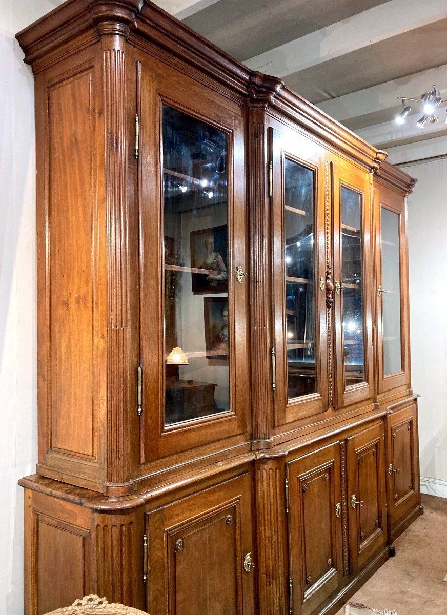 Important Bookcase With Projection In Molded Carved Oak - 18th Century-photo-2