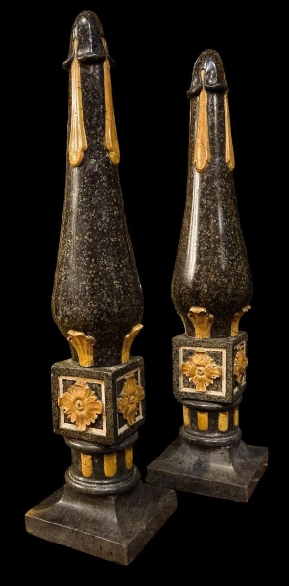 Remarkable Pair Of Porphyre Serpentino Antico Columns - Italy 17th Century.