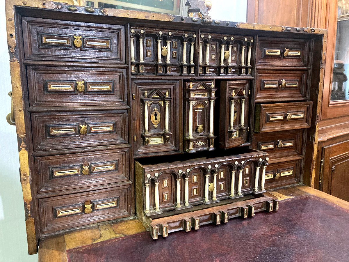 Cabinet Called "bargueno" In Walnut With Column Decoration - Spain 18th Century -photo-1