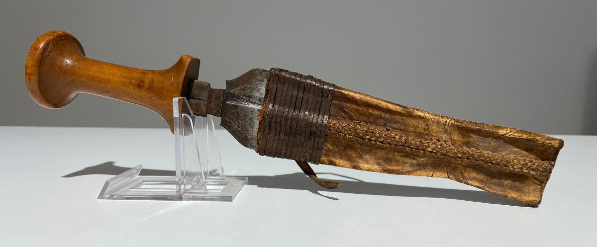 Old And Rare Knife From The Mangbetu Tribe - Dr Congo Uele Region - 19th Century African Art