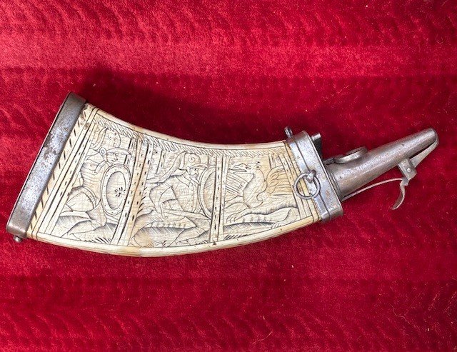 Powder Pear In Horn With Dragon Hunt Decor - Germanic Work - Early XVII Century