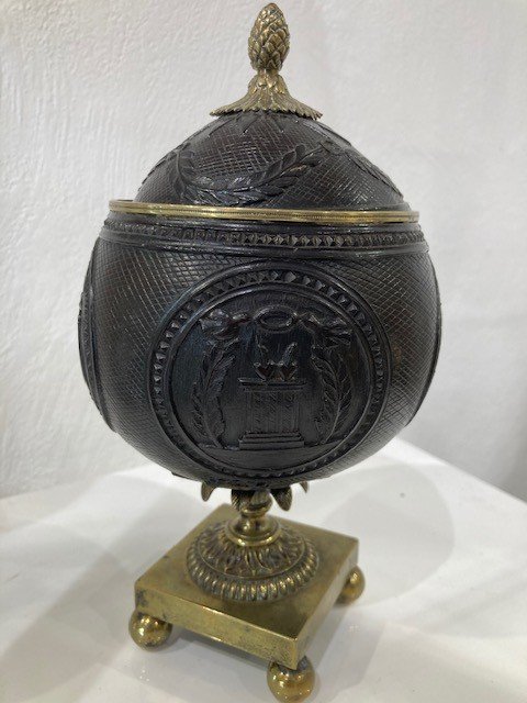 Coconut On A Bronze Foot With Its Lid With Masonic Cartridge - Circa 1820-photo-3