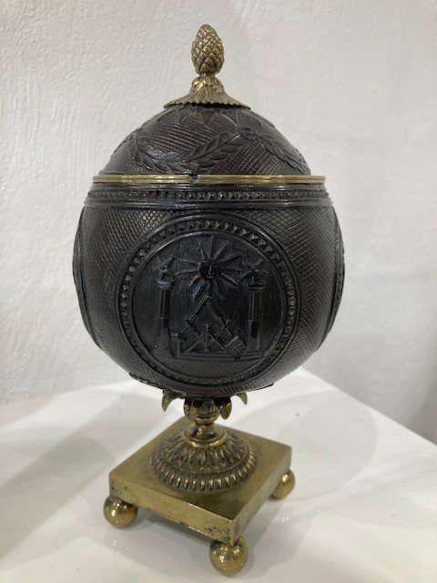 Coconut On A Bronze Foot With Its Lid With Masonic Cartridge - Circa 1820