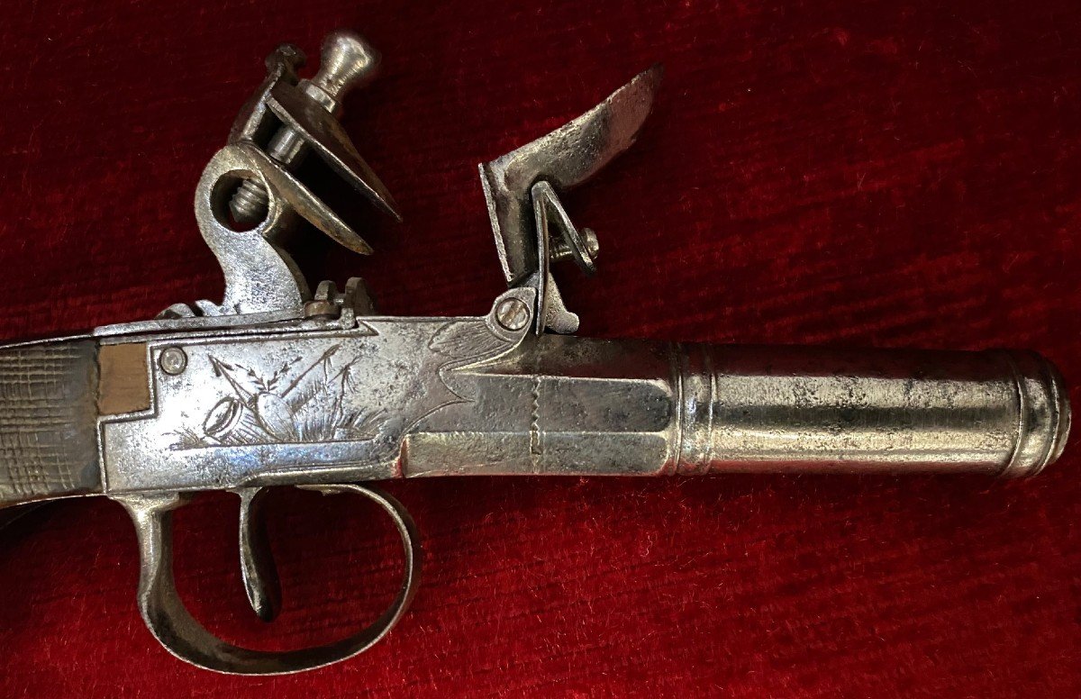 Pocket Flintlock Pistol With Engraved Chest - 18th Century-photo-2