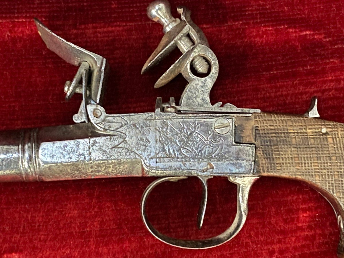 Pocket Flintlock Pistol With Engraved Chest - 18th Century-photo-4