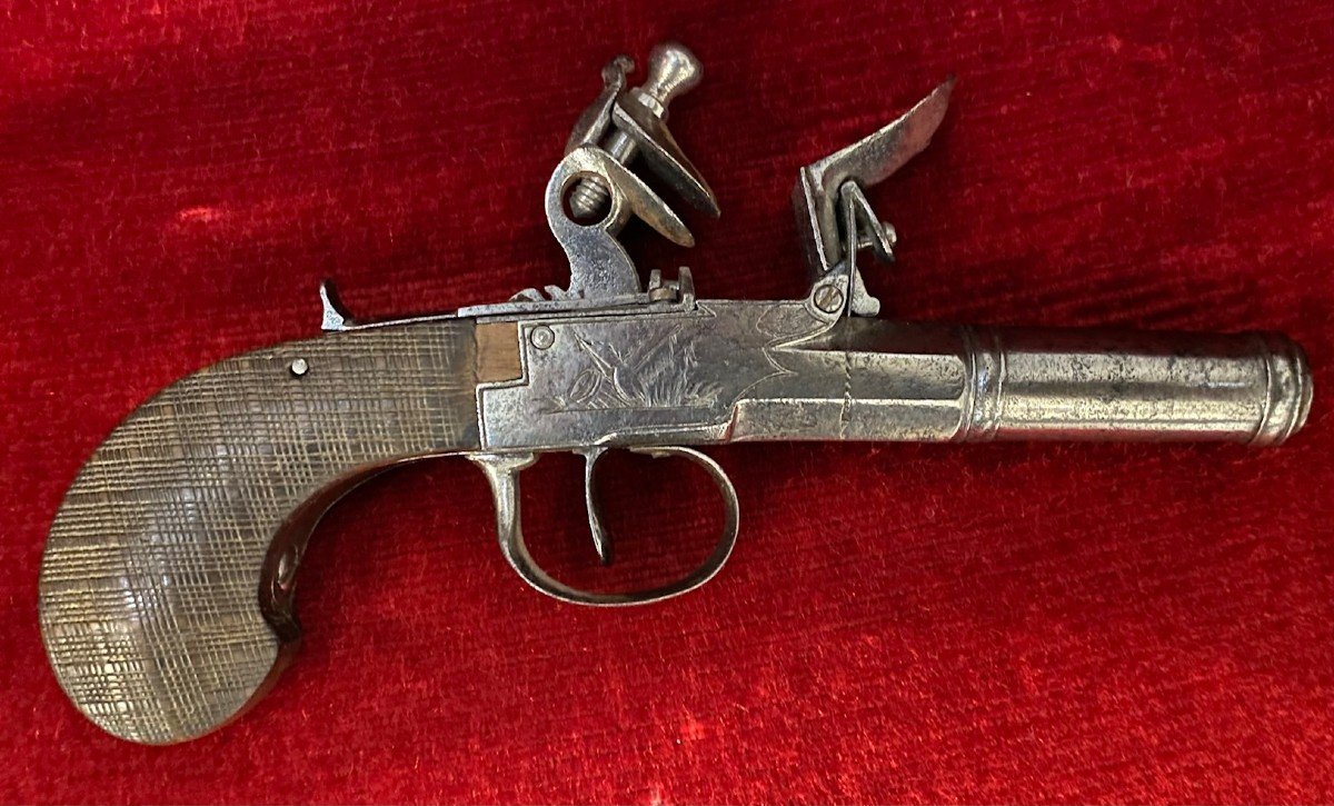 Pistolet à Silex de Poche dit à Coffre gravé - XVIII Siècle