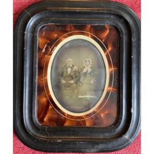 PHOTOGRAPHIE  - Ambrotype réhaussé représentant un Couple Mixte - Circa 1850-1855