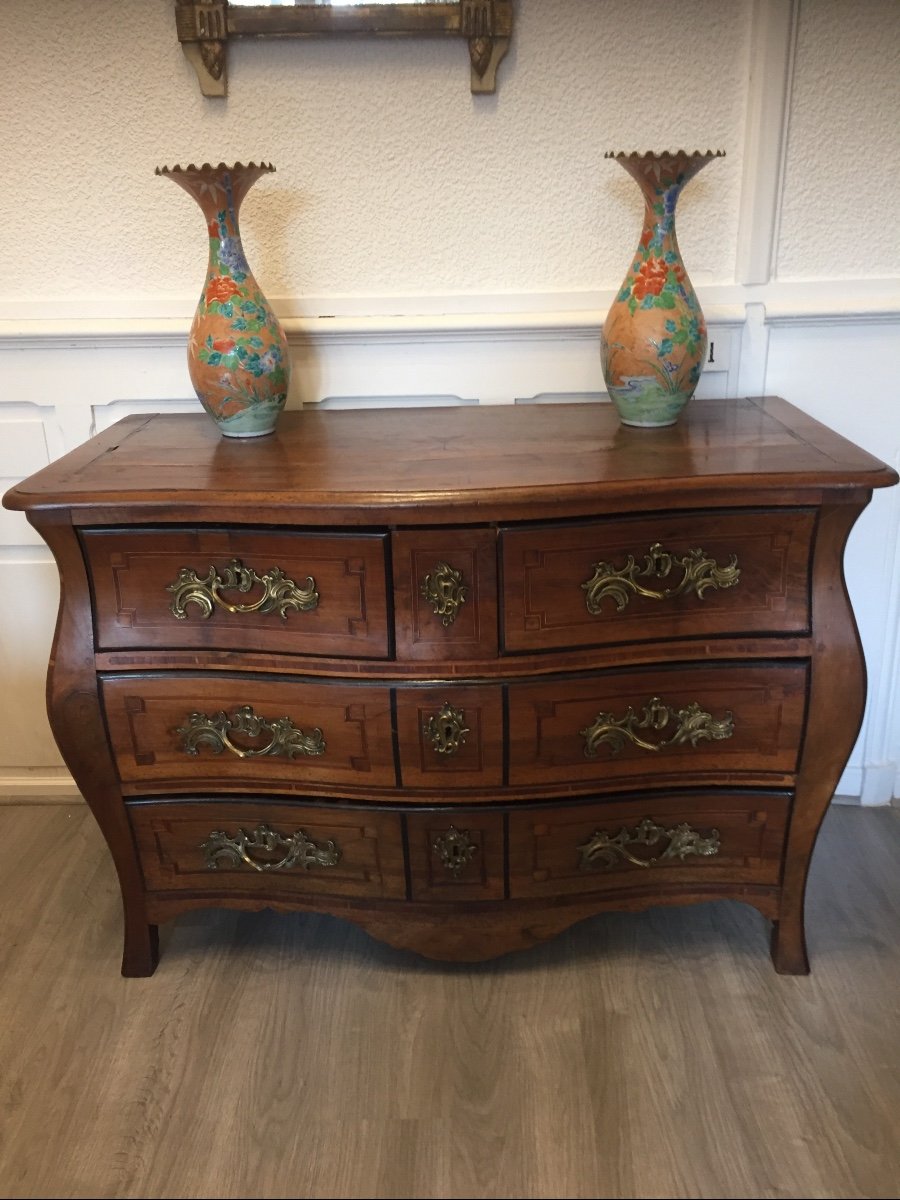 Belle Commode Galbée  époque Louis XV 