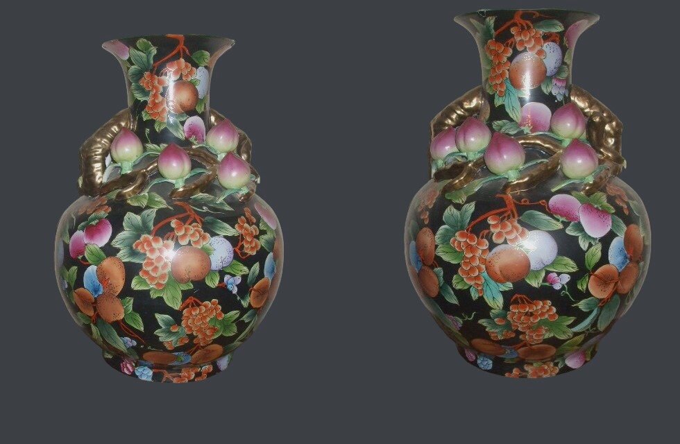 Paire De Grands Et Importants Vases En Porcelaine Polychrome 19 éme Siècle 