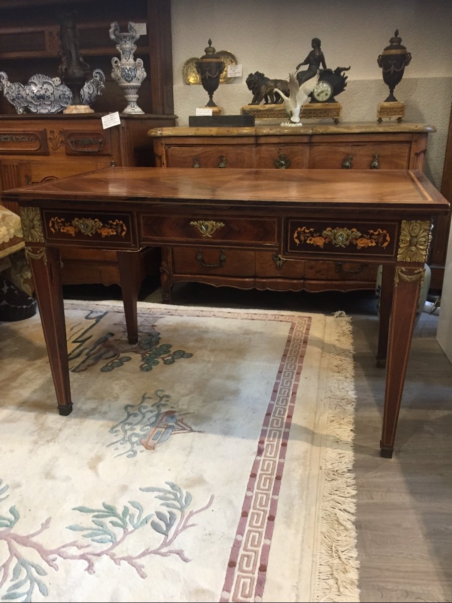 Beau Bureau En Marqueterie De Style Louis XVI 19 éme Siècle 