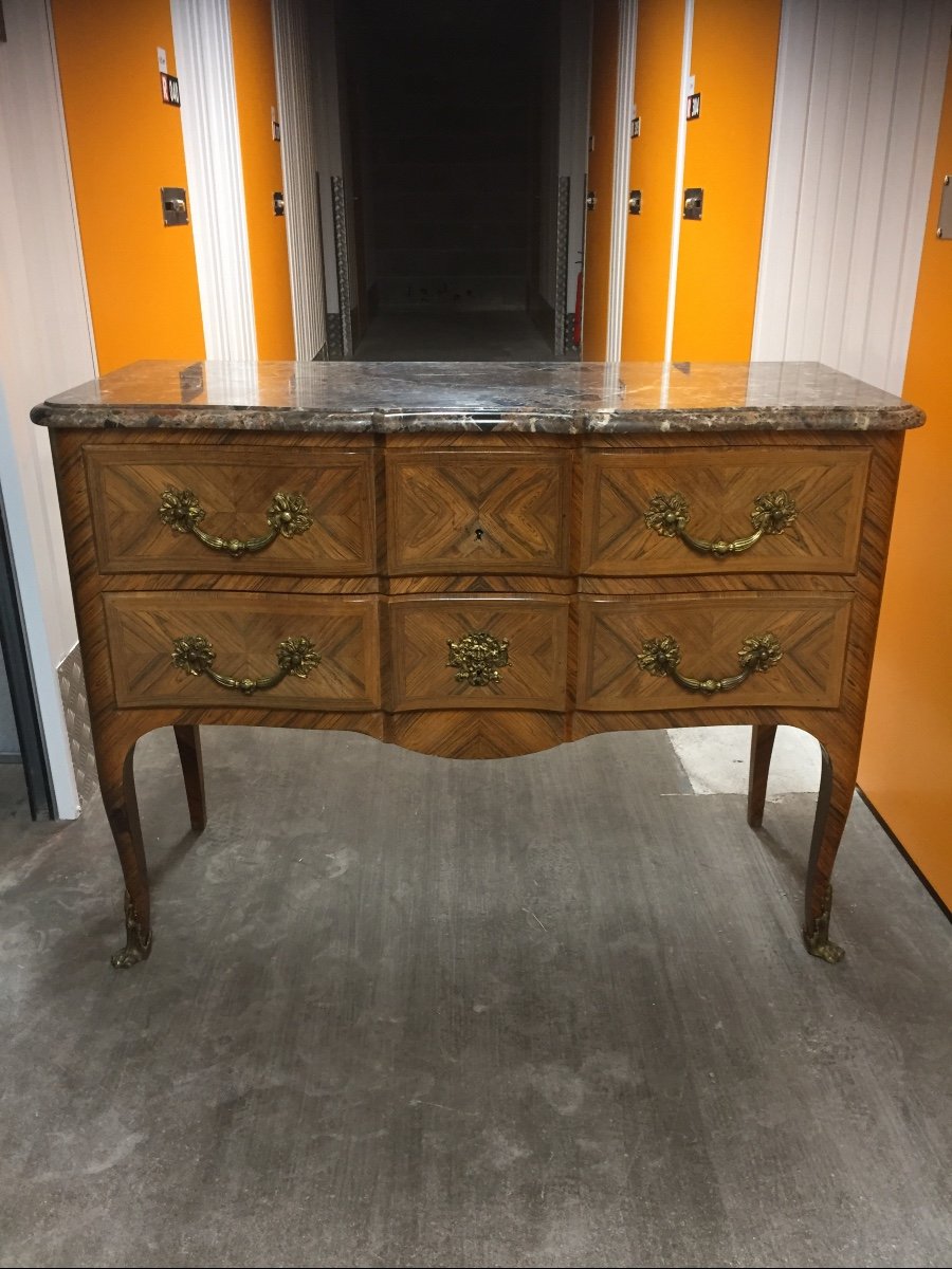 Small Regency Style Crossbow Chest Of Drawers 