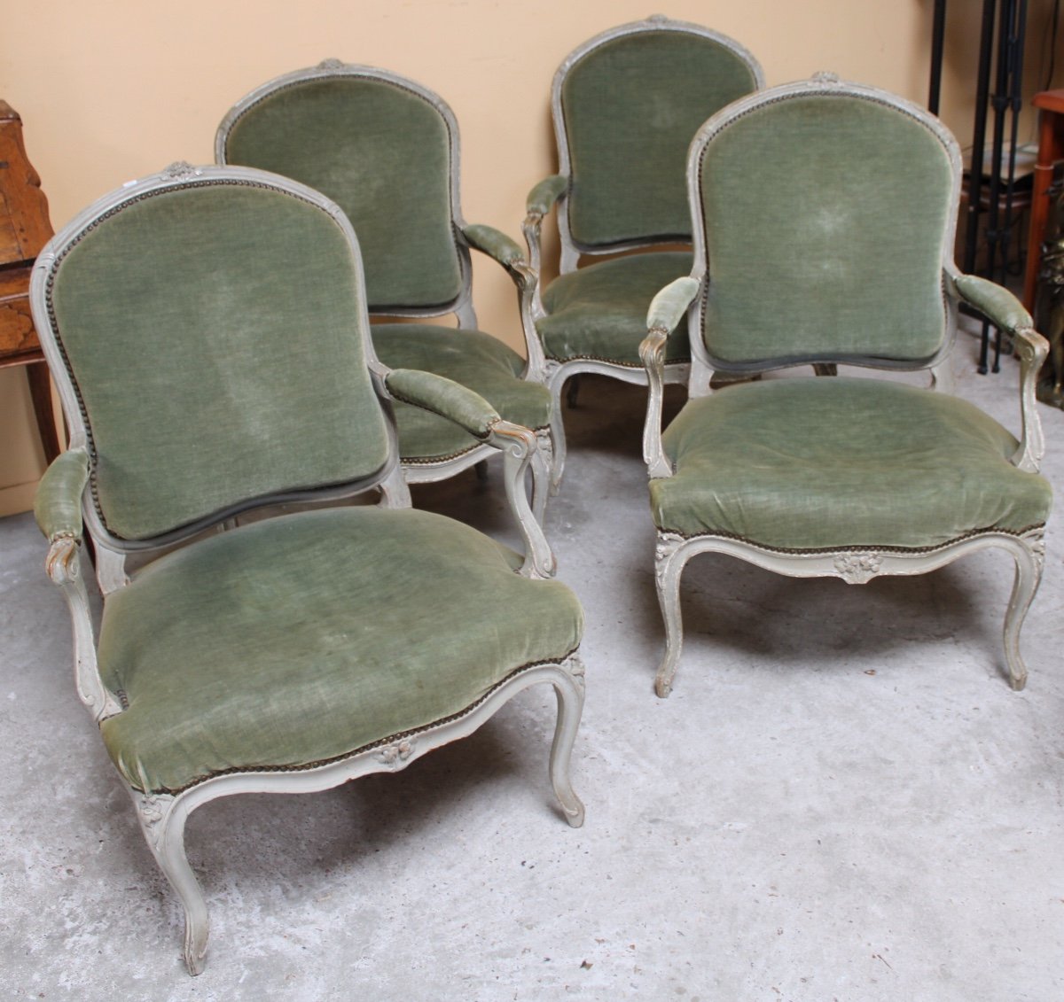 Suite  De 4 Fauteuils à La Reine De Style Louis XV  1 D’ époque 3 Aux Modèles 