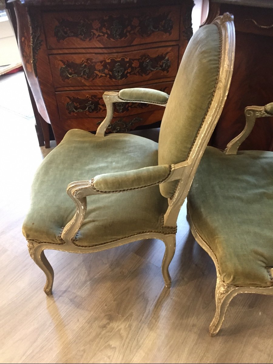 Pair Of Louis XV Rechampis Armchairs. Model à La Reine -photo-3