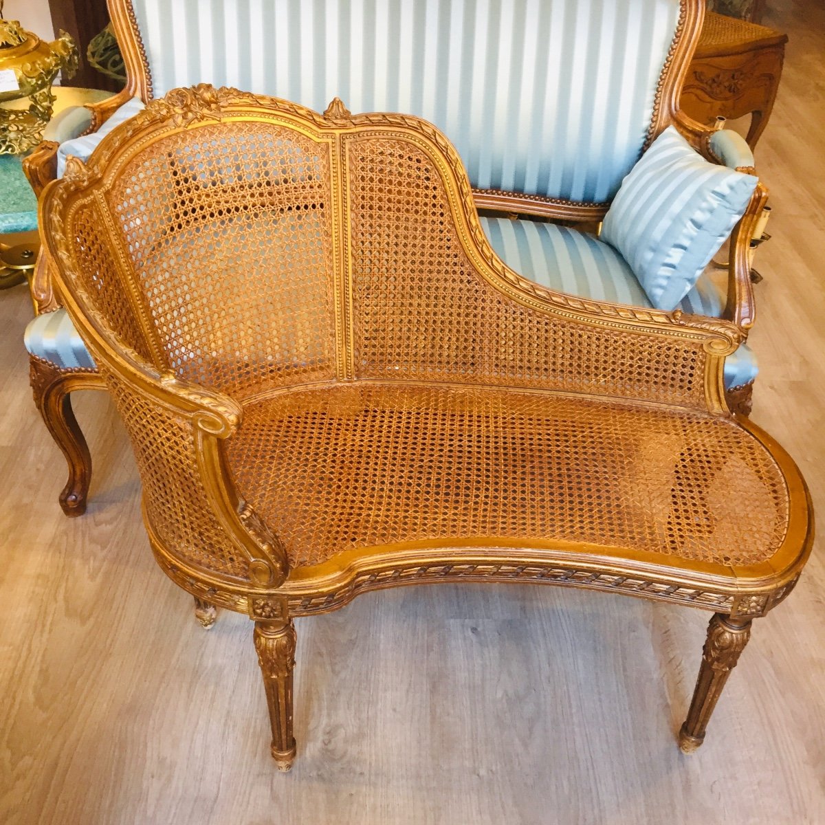 Petite Banquette Meridienne  Cannée En  Bois Doré de Style Louis XVI 19 éme Siècle 