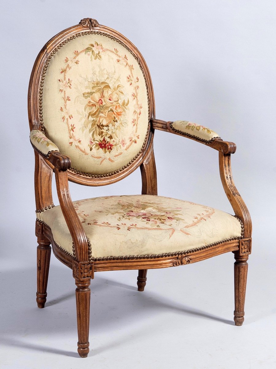 Louis XVI Period Armchair With Small Dots Tapestry -photo-2