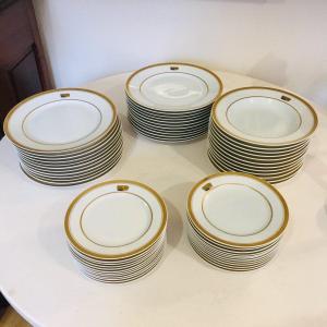 Porcelain Dinner Service With Golden Baron Crown Decor 