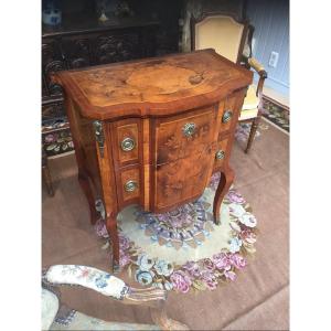 Petite Commode Sauteuse En Marqueterie 