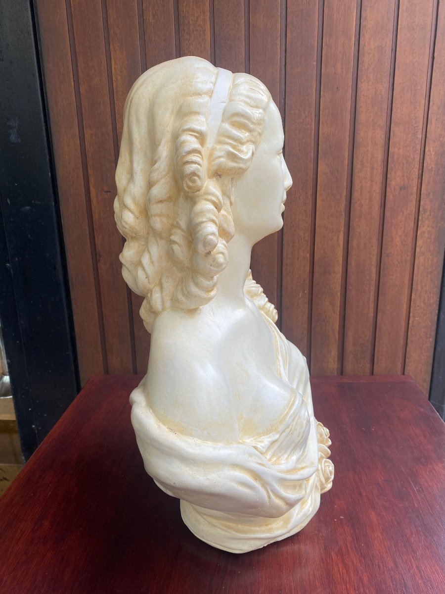 Plaster Sculpture Pretty Lady Age Unknown-photo-1