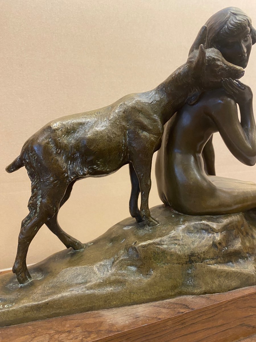 Bronze Sculpture Of Woman And Deer Signed By Pierre Alexander Molton Sealed With Medal Of Honor-photo-3