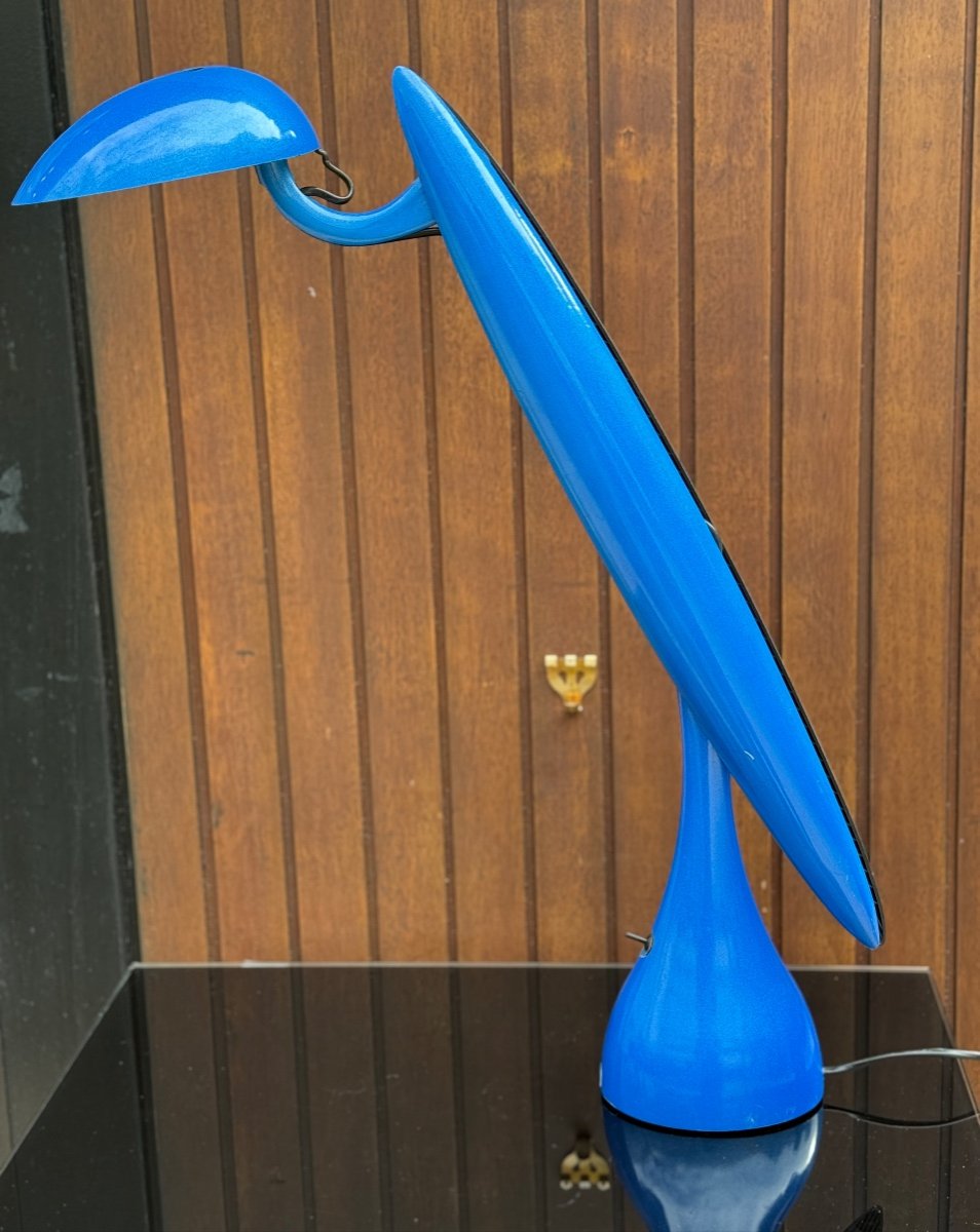 Lampe De Table Heron En Bleu Métallisé - Isao Hosoe (1942-2015) Années 1990 - Luxo, Oslo 