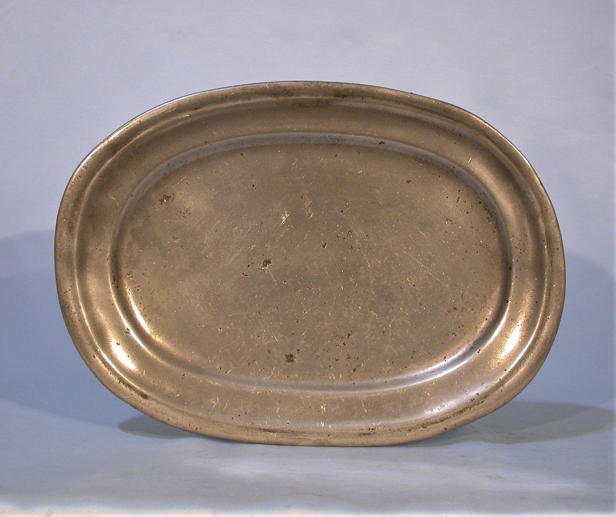 Rare Oval Pewter Dish - Montier-en-der, 18th Century