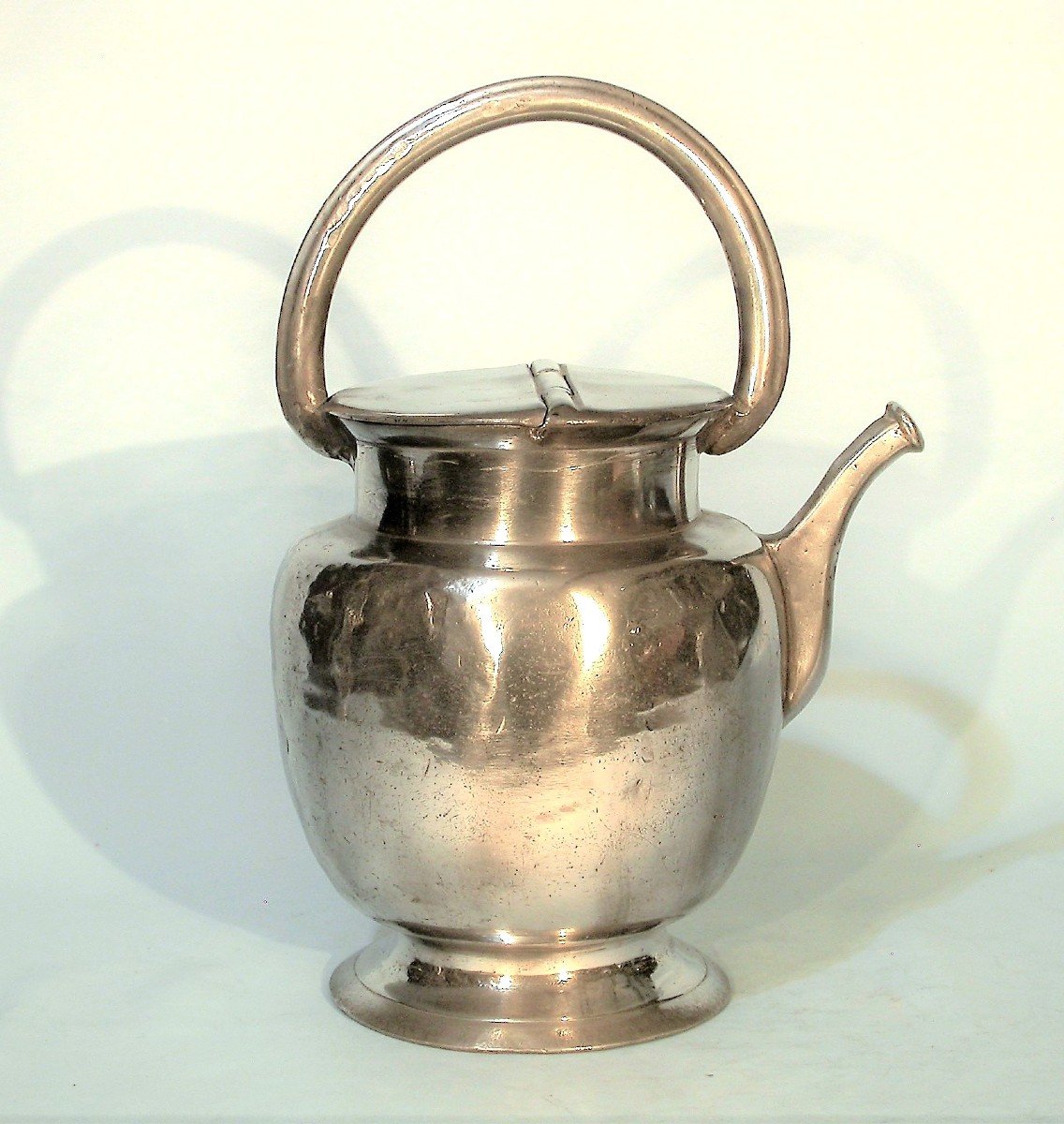 CRUCHE À LAIT EN ETAIN  - LYONNAIS, CIRCA 1800