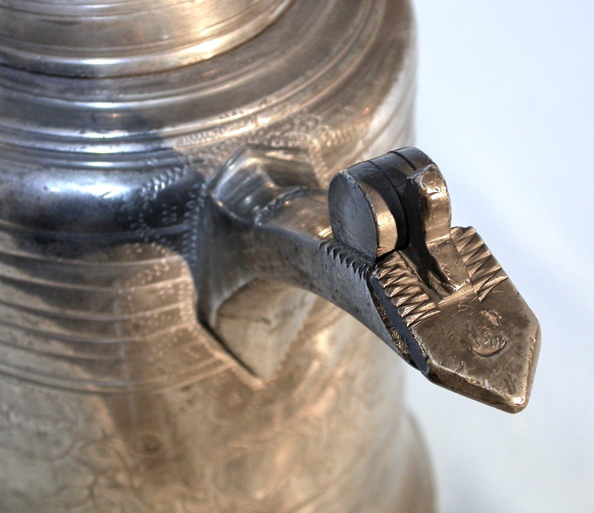 "glockenkanne" Wine Bottle In Pewter - Saint-gall, 18th Century-photo-1