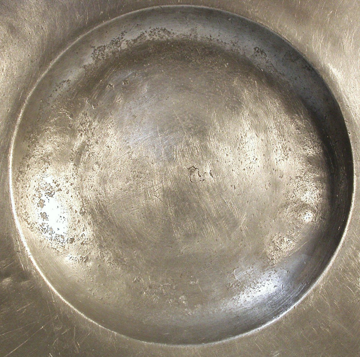 Large "cardinal" Pewter Dish  - Angers, Mid-17th Century-photo-1