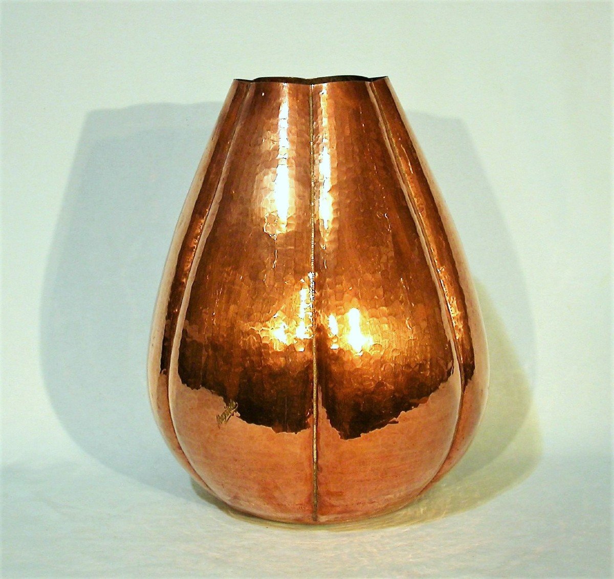 VASE "ART DECO" EN CUIVRE DE MUGARITS - ESPAGNE, CIRCA 1930