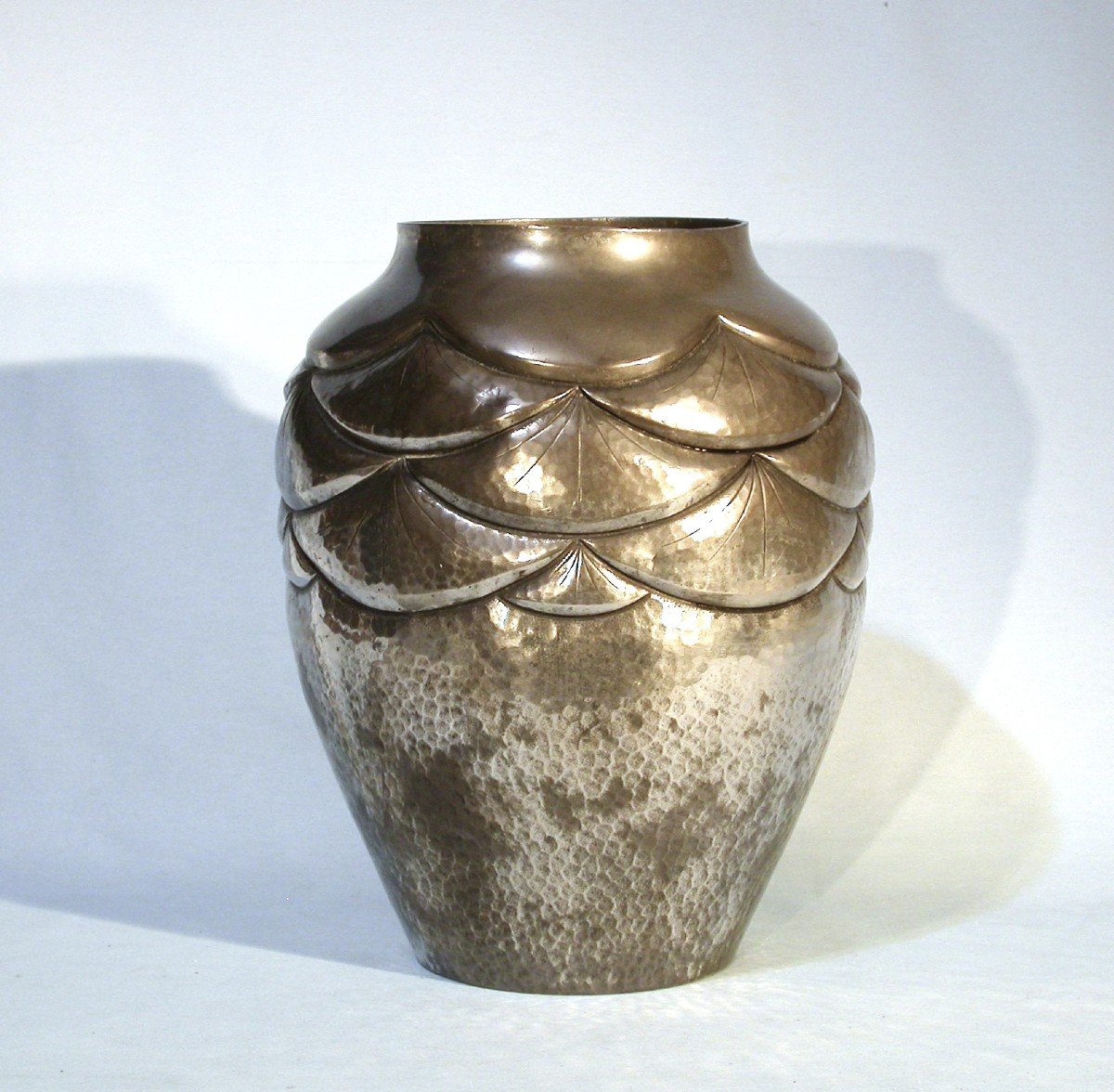 VASE "ART DECO" EN ETAIN DE RENE DELAVAN-photo-4