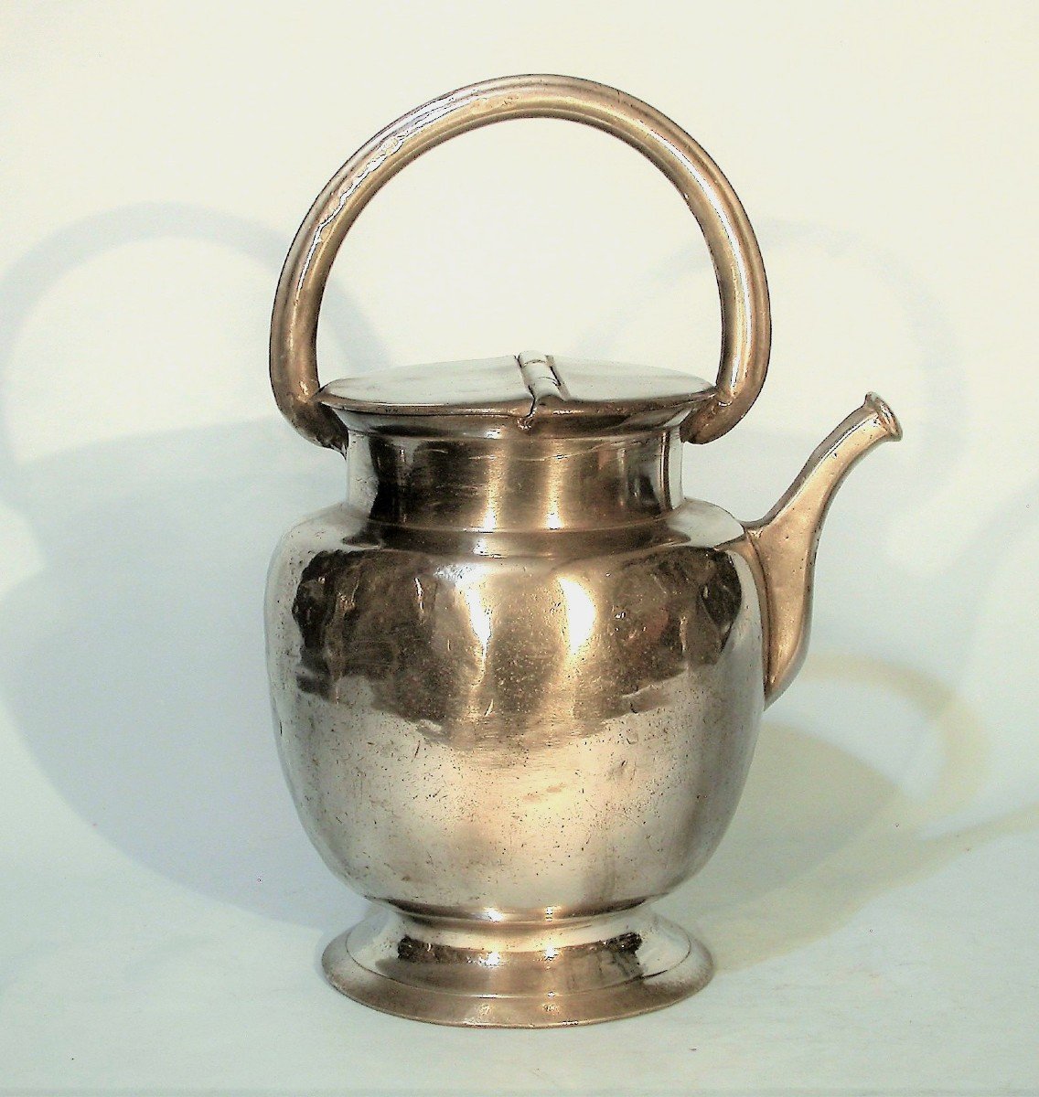 CRUCHE À LAIT EN ETAIN - REGION DE LYON, CIRCA 1800