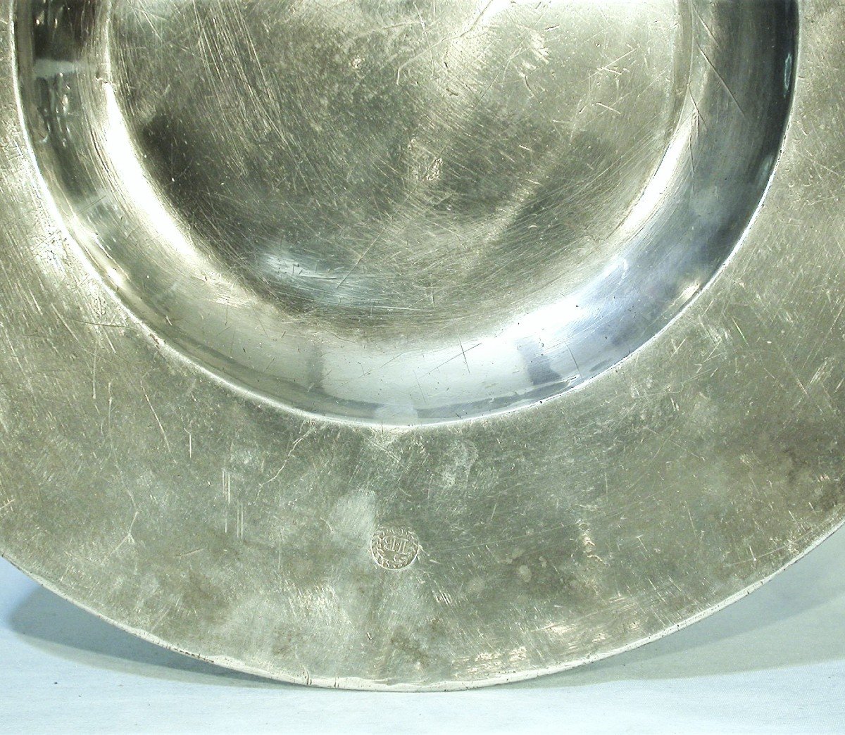 Large "à La Cardinal" Pewter Dish - South Of France, End Of The 17th Century-photo-4