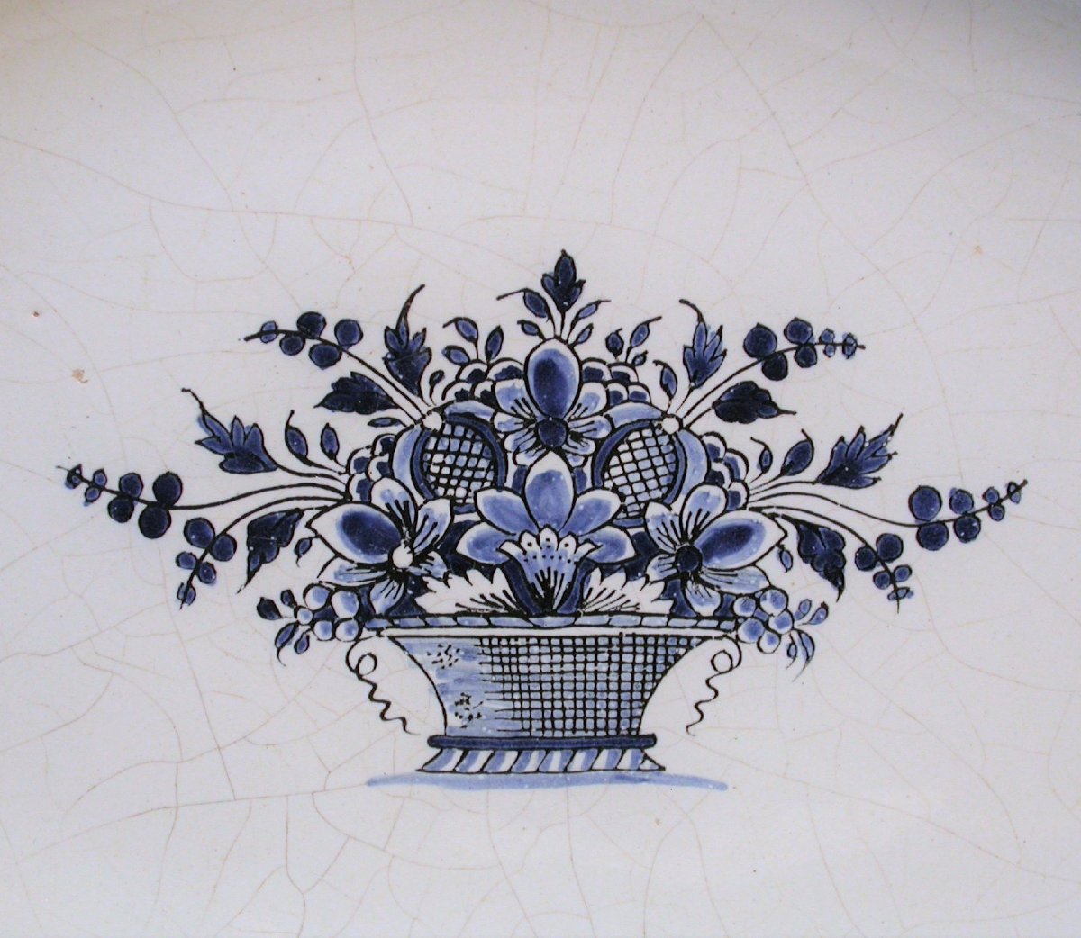 GRAND PLAT EN FAÏENCE DE ROUEN, XVIII ème s-photo-3