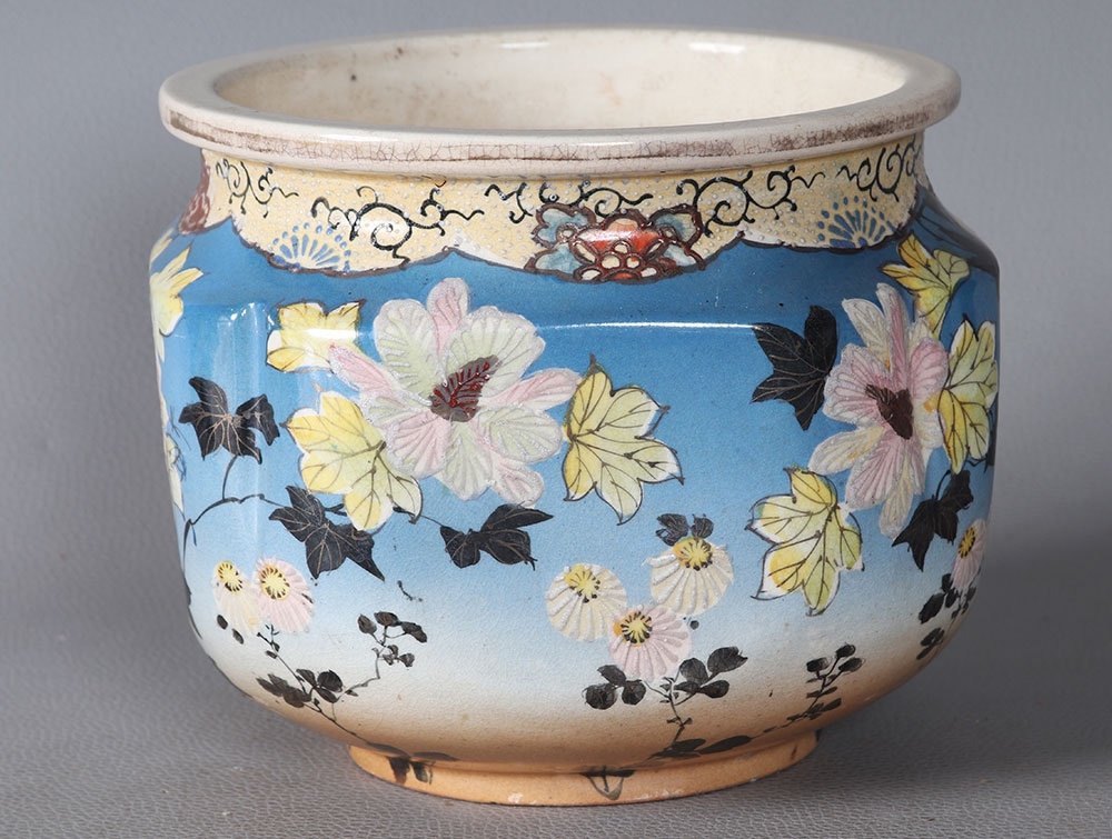 Large Chinese Porcelain Cache Pot, Hibiscus Motif, Circa 1900-photo-2