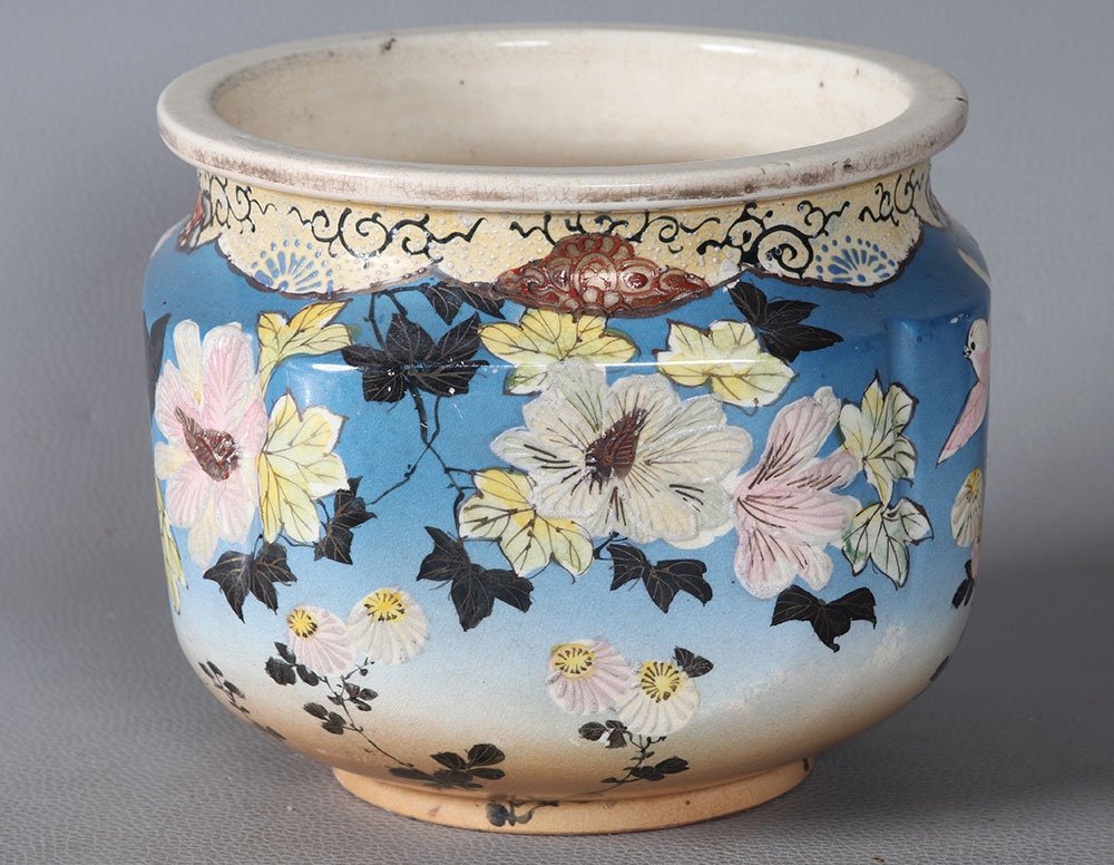 Large Chinese Porcelain Cache Pot, Hibiscus Motif, Circa 1900-photo-3