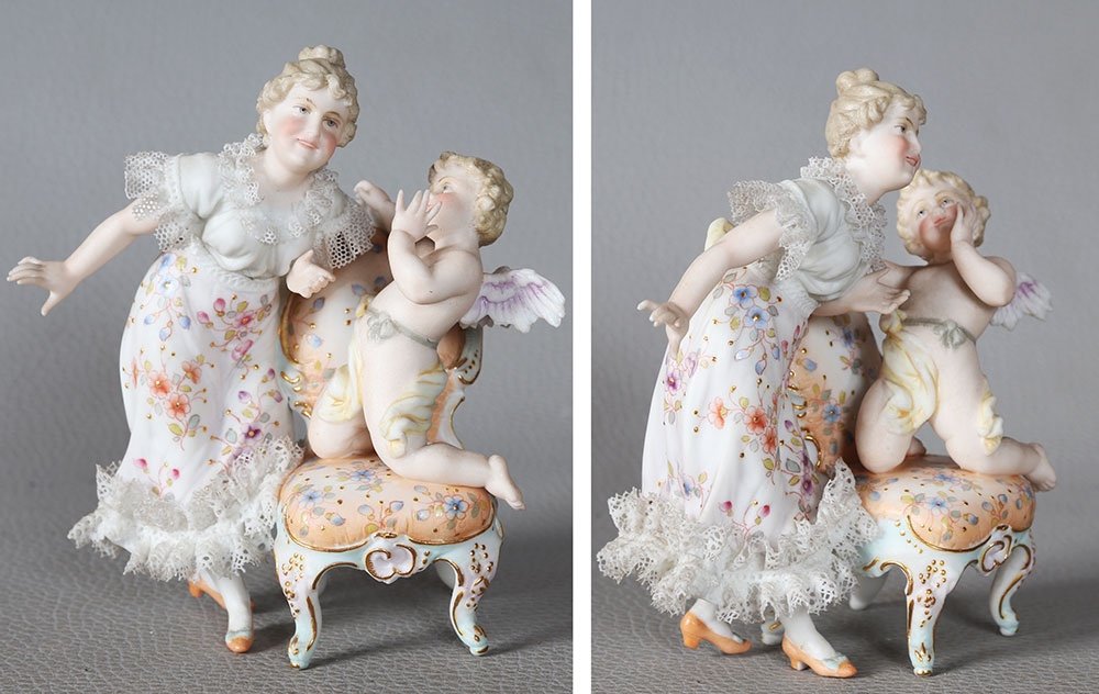 Femme et ange sur fauteuil, Porcelaine, hauteur : 11 cm-photo-2