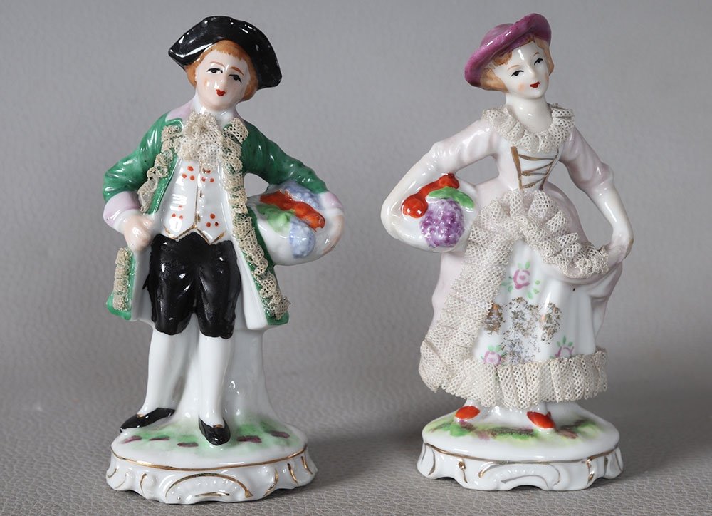 Couple, Antique Porcelain, Height: 12.5 Cm