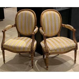 Paire de Fauteuils de style Louis XVI, en Hêtre. 