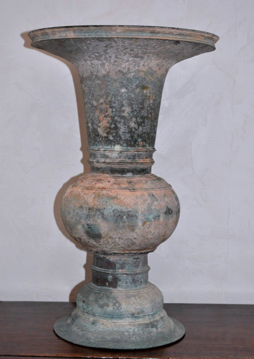 Asian Sculpture - Vase Type "gu"